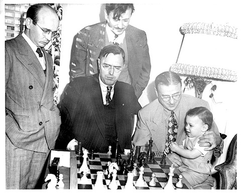 Samuel Reshevsky, age 8, defeating several chess masters at once